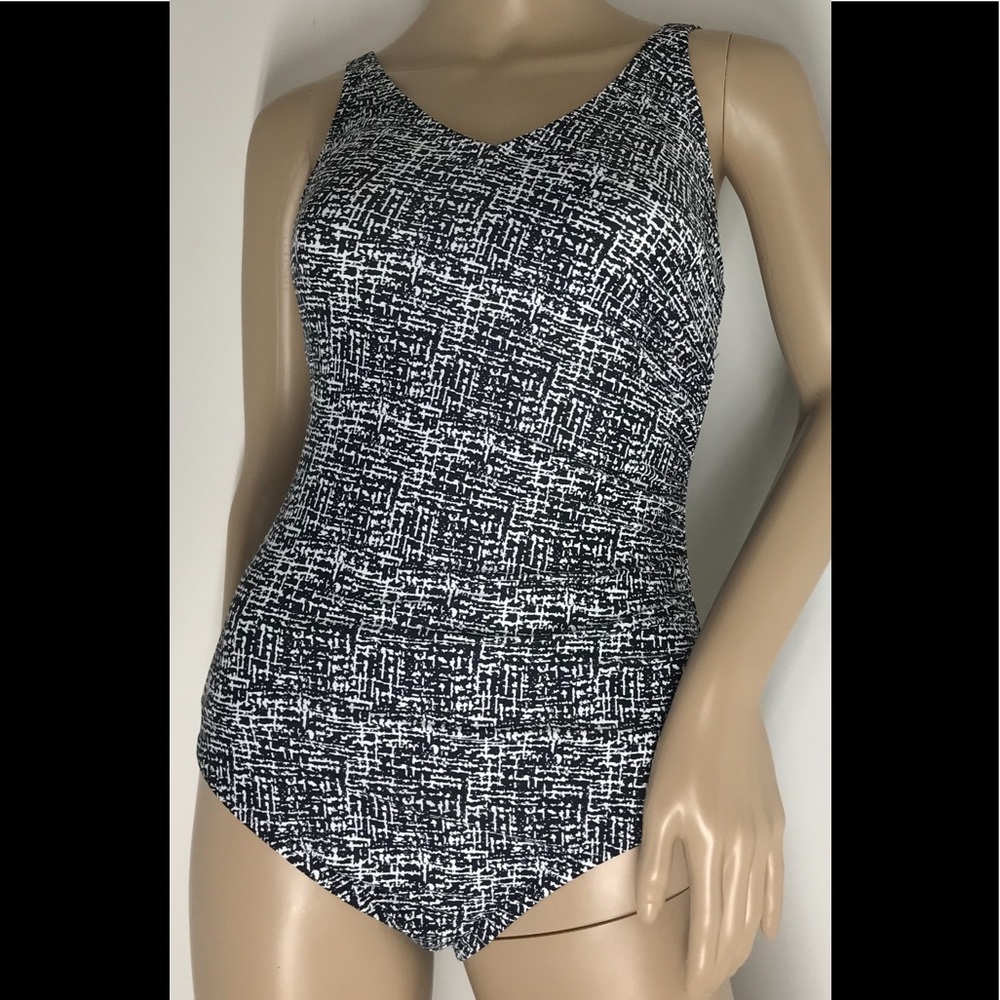 Speedo women’s One Piece Swimsuit - Brand New